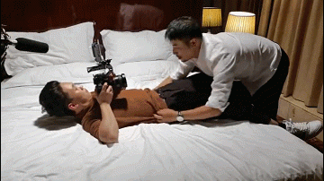 ​搞笑GIF图：有没有被她撩到